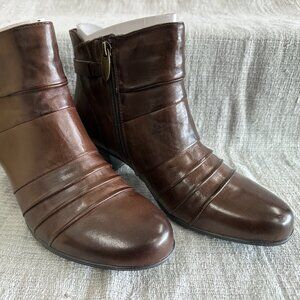 Earth Shoes Crusade Boots Womens Size 9.5 Brown Bark Leather Zip Ankle Heels